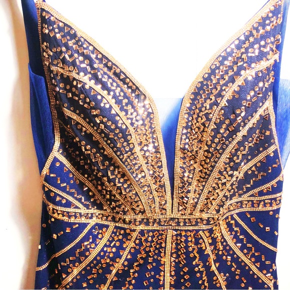 ELLIE WILDE Prom Dress Size 6 - Picture 4 of 13